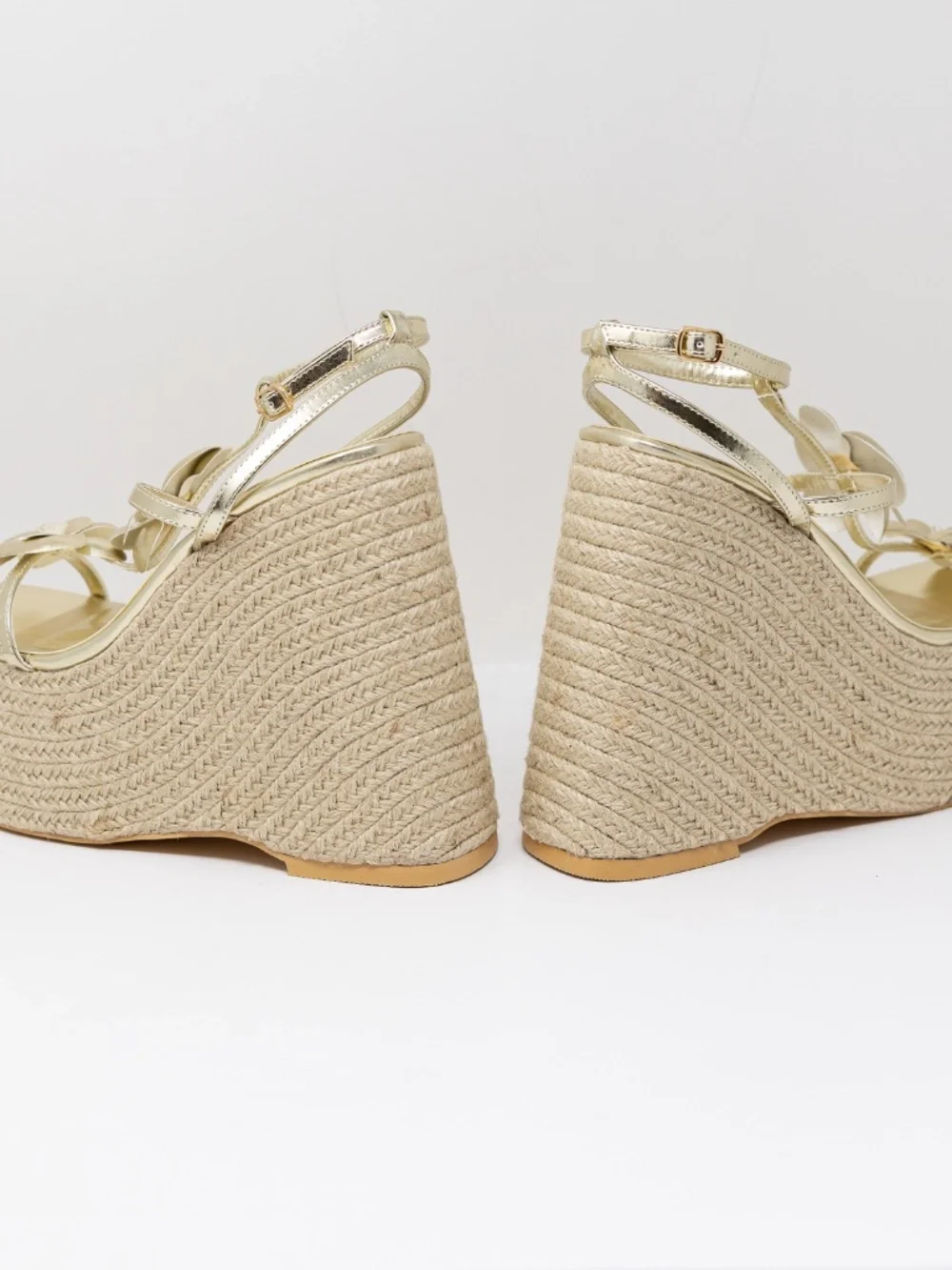 NEW Azalea Wang Barossa Flower Vegan Leather Espadrille Platform Wedge Sandals 6